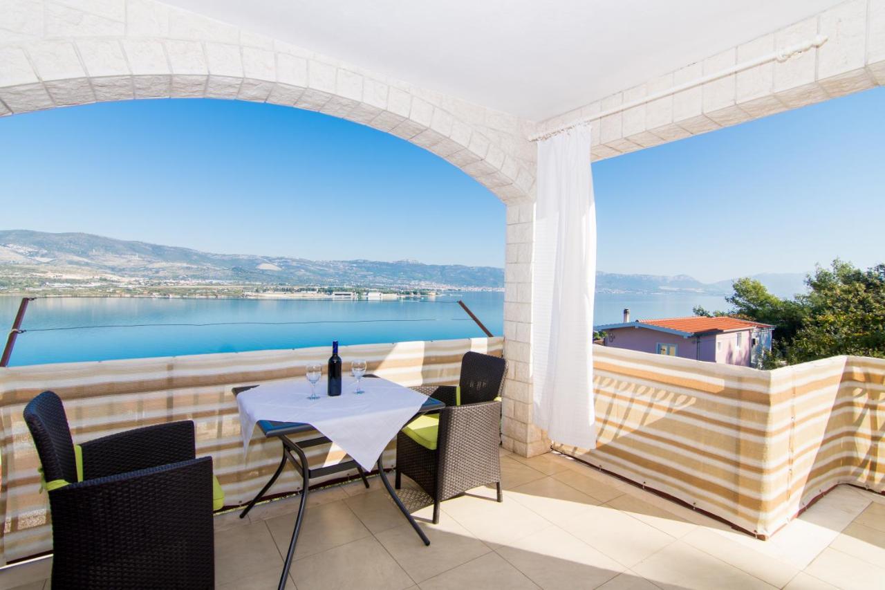 Holidays Apartments Slanada With Terrace And Sea View, Near The Beach & Town Trogir, Free Parking, Quiet Place On Peninsula Ciovo Εξωτερικό φωτογραφία