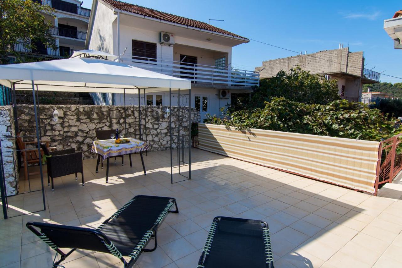 Holidays Apartments Slanada With Terrace And Sea View, Near The Beach & Town Trogir, Free Parking, Quiet Place On Peninsula Ciovo Εξωτερικό φωτογραφία