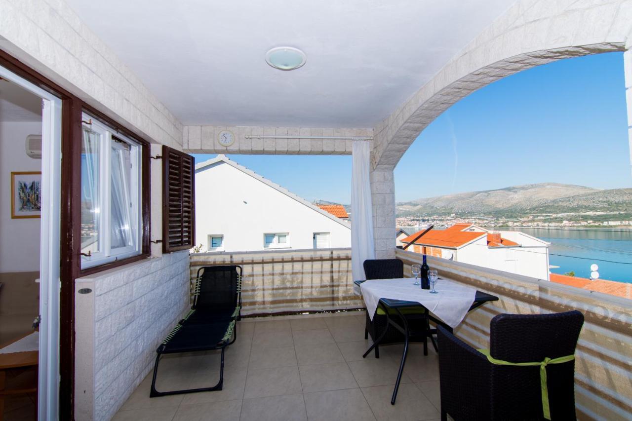 Holidays Apartments Slanada With Terrace And Sea View, Near The Beach & Town Trogir, Free Parking, Quiet Place On Peninsula Ciovo Εξωτερικό φωτογραφία